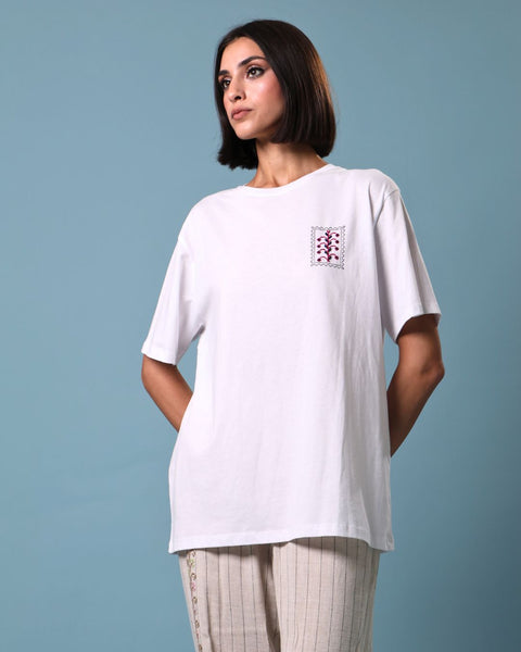 Apple Tree Stamp T-shirt | ختم شجرة التفاح